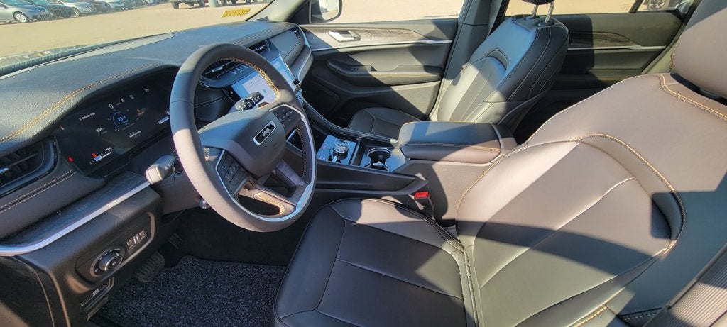 2026 Jeep Grand Cherokee Base