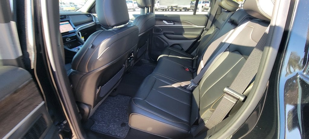 2026 Jeep Grand Cherokee Base