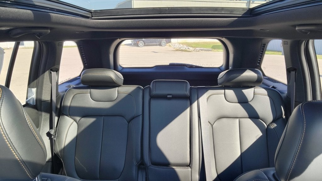 2026 Jeep Grand Cherokee Base