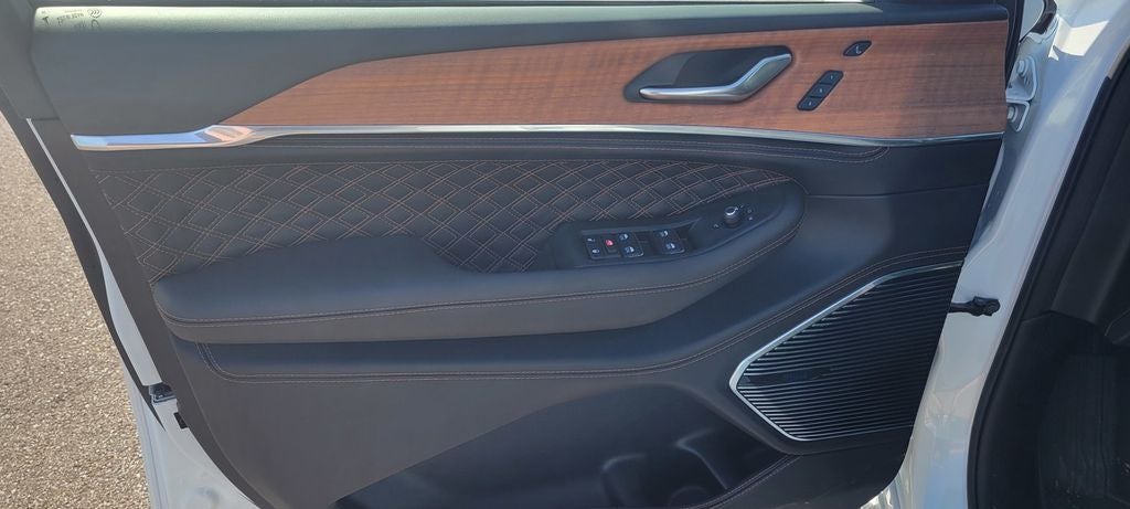 2026 Jeep Grand Cherokee Summit