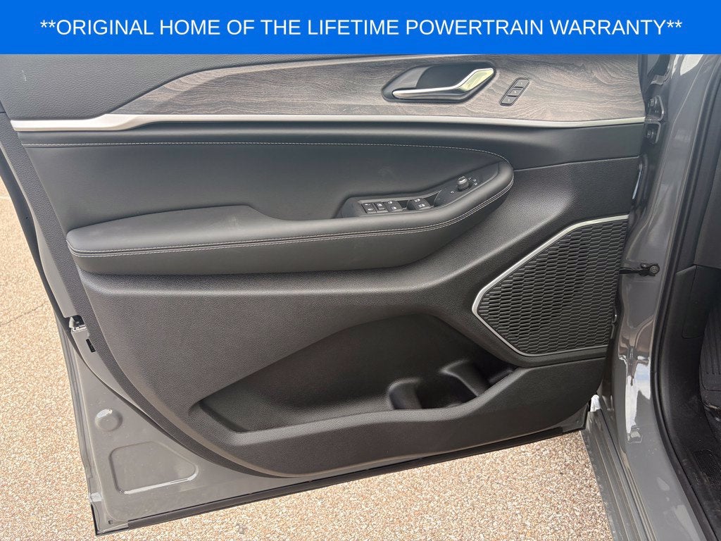 2027 Jeep Grand Cherokee L Limited Reserve