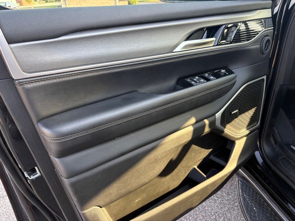 2025 Jeep Wagoneer Base