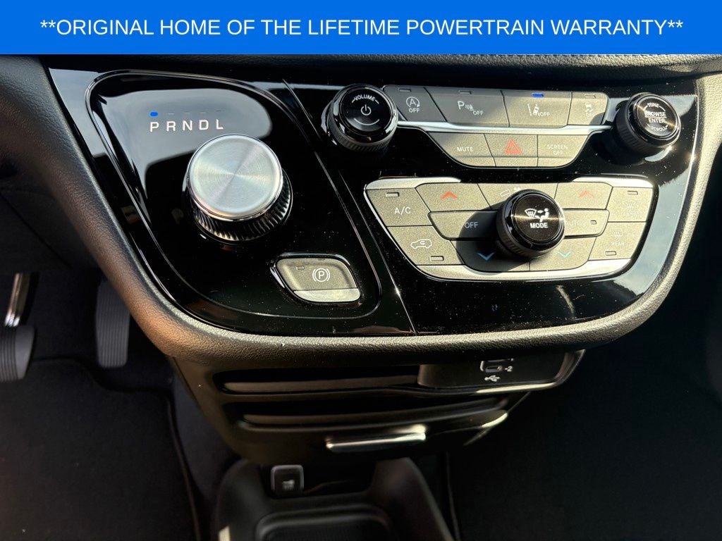 2027 Chrysler Pacifica Select