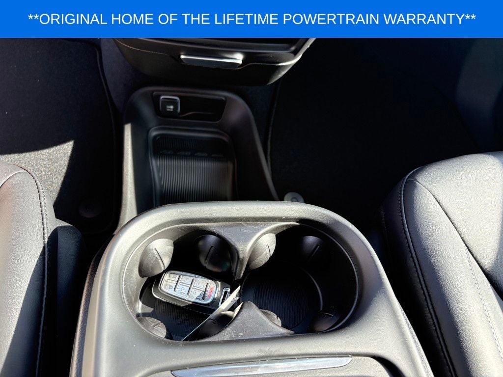 2027 Chrysler Pacifica Select