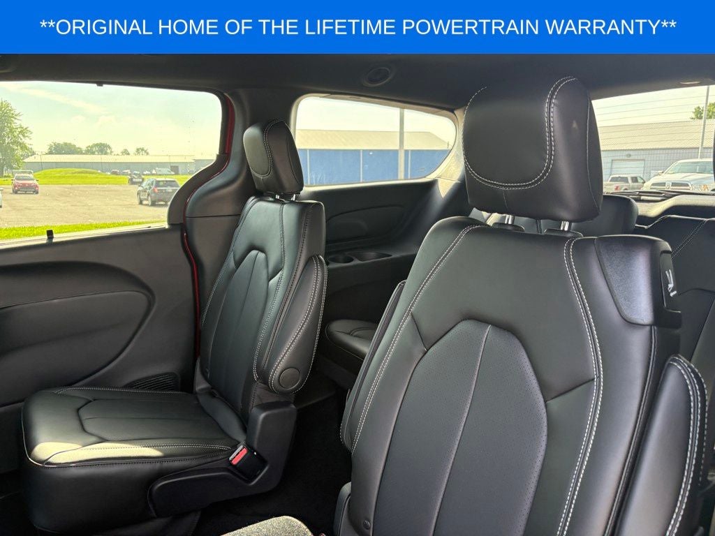 2027 Chrysler Pacifica Select
