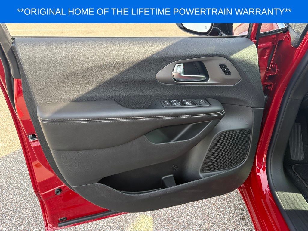 2027 Chrysler Pacifica Select