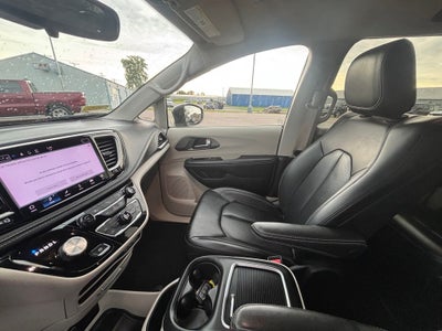 2023 Chrysler Pacifica Hybrid Touring L