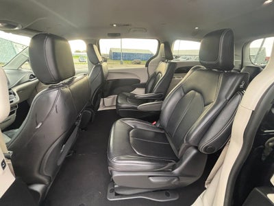 2023 Chrysler Pacifica Hybrid Touring L