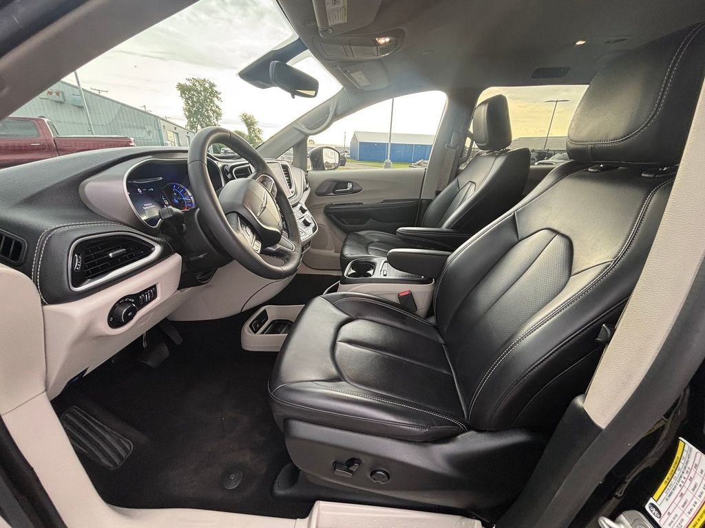 2023 Chrysler Pacifica Hybrid Touring L