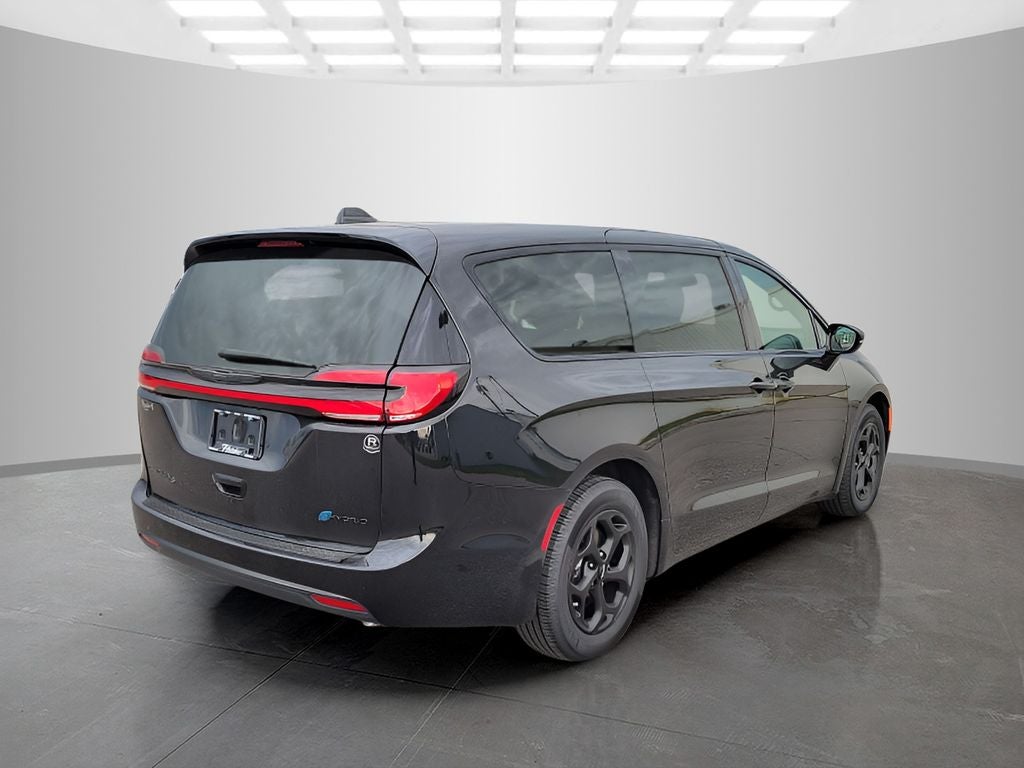 2022 Chrysler Pacifica Hybrid Touring L