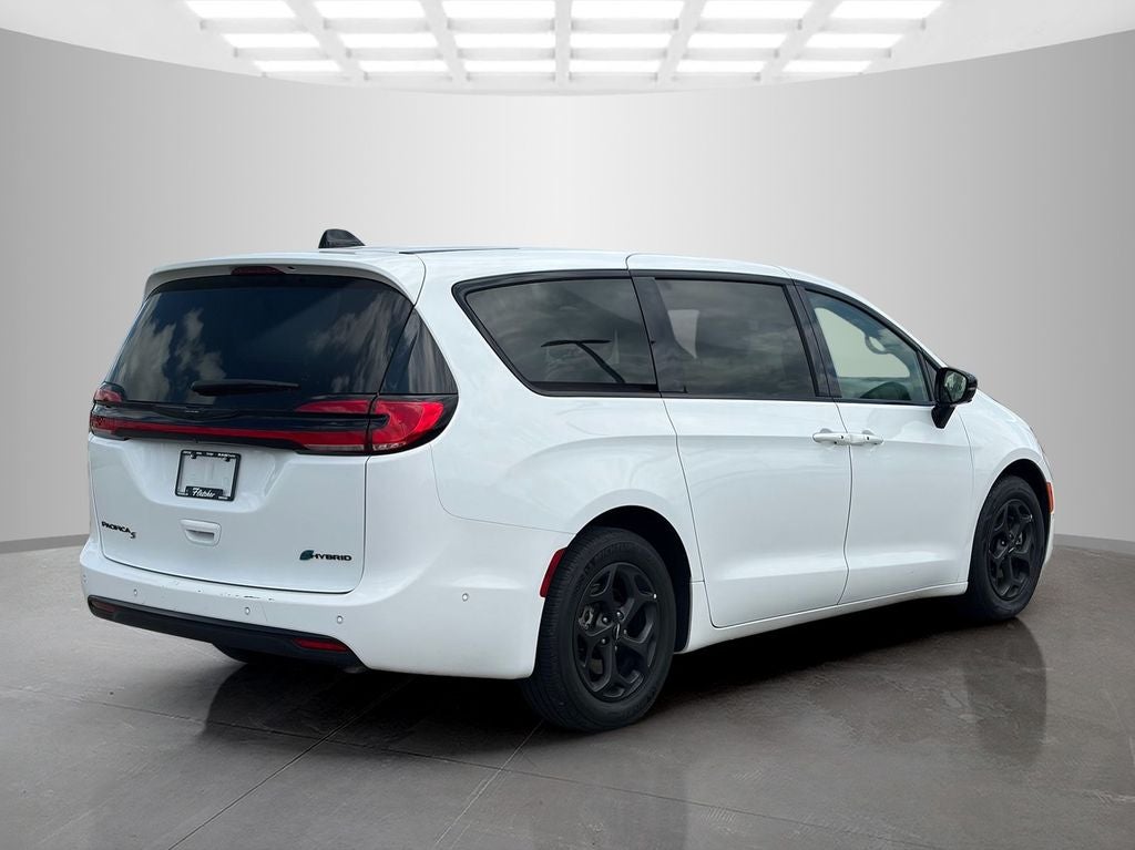 2024 Chrysler Pacifica Hybrid Select S Appearance