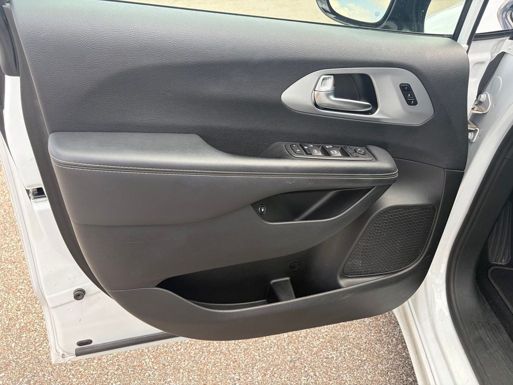 2024 Chrysler Pacifica Hybrid Select S Appearance