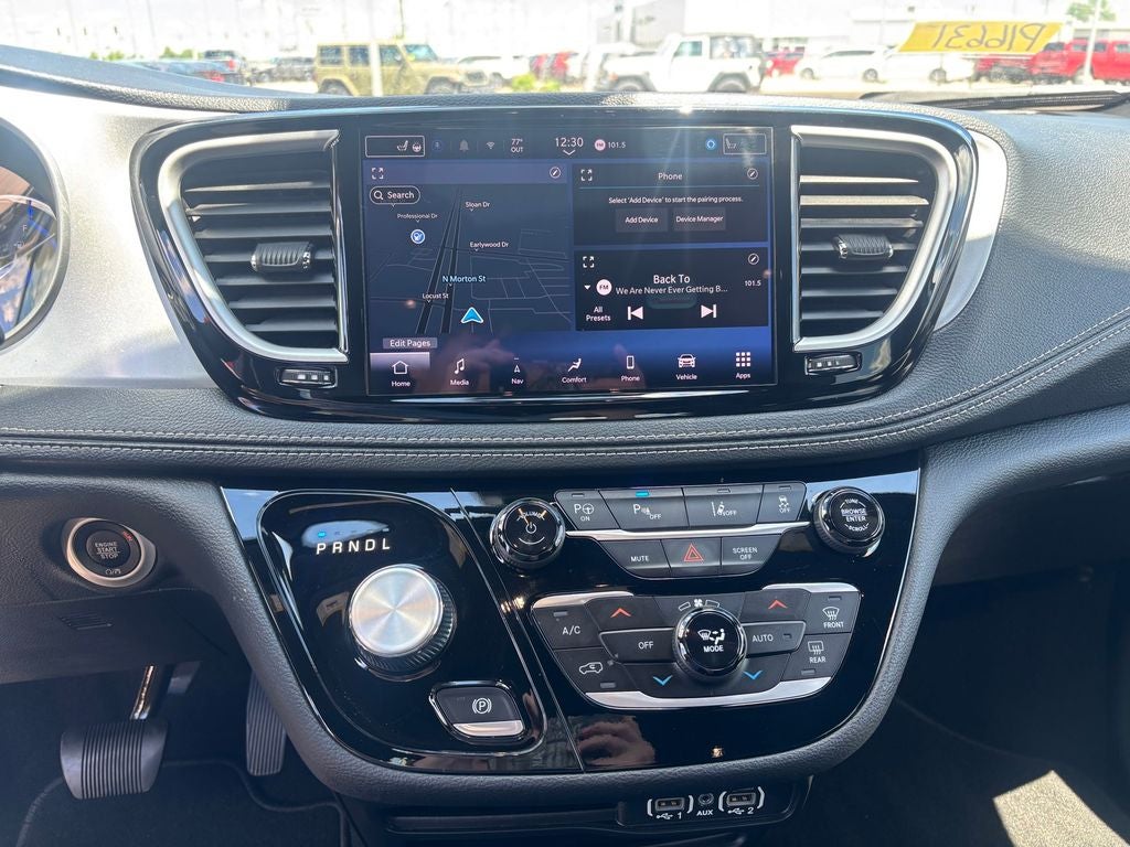 2024 Chrysler Pacifica Hybrid Select S Appearance