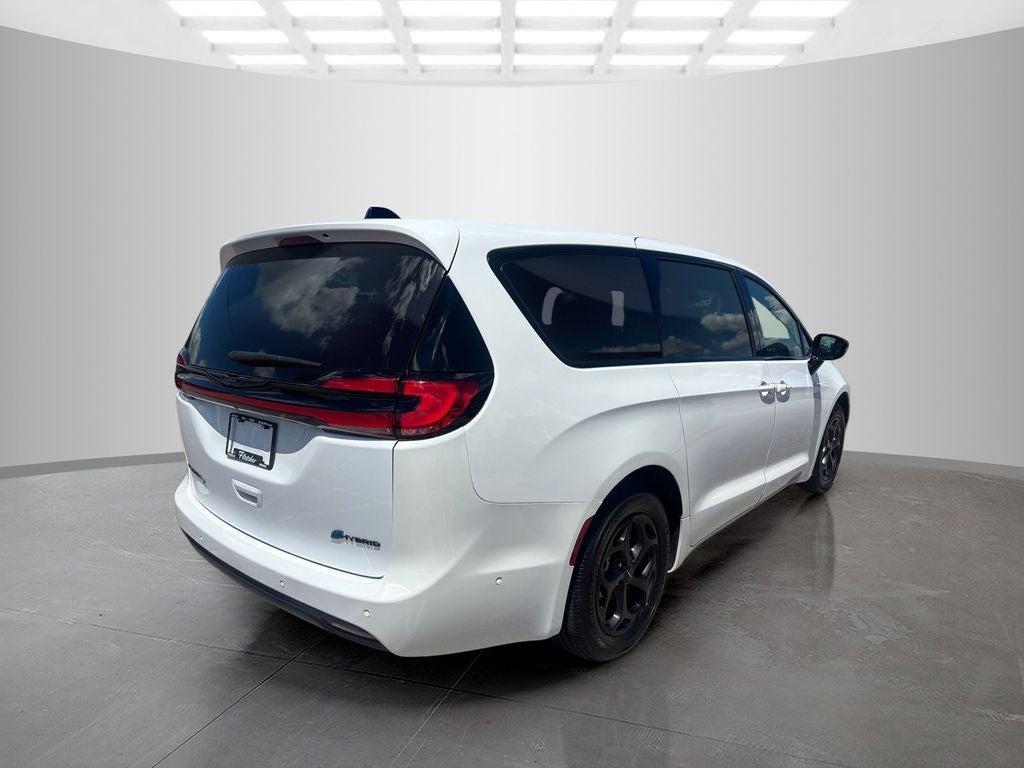 2024 Chrysler Pacifica Hybrid Select S Appearance