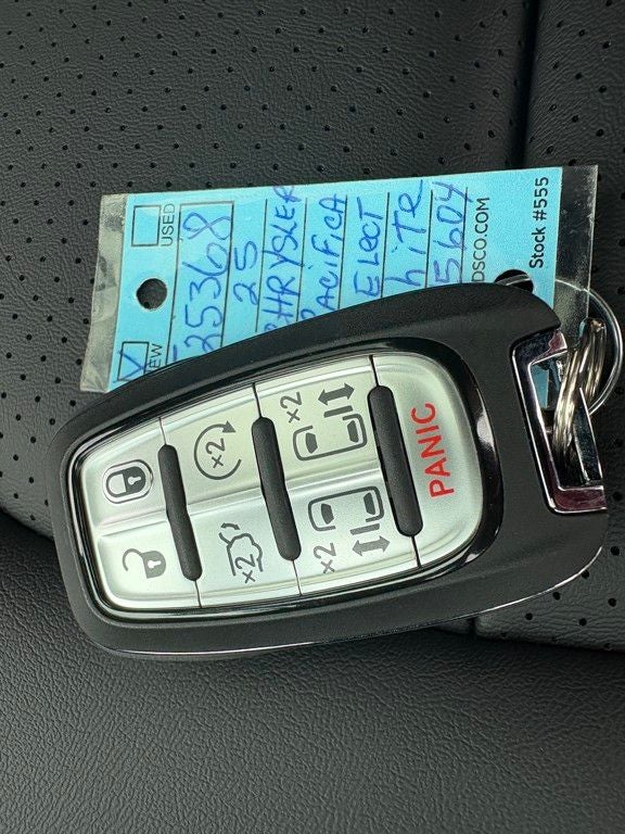 2025 Chrysler Pacifica Select