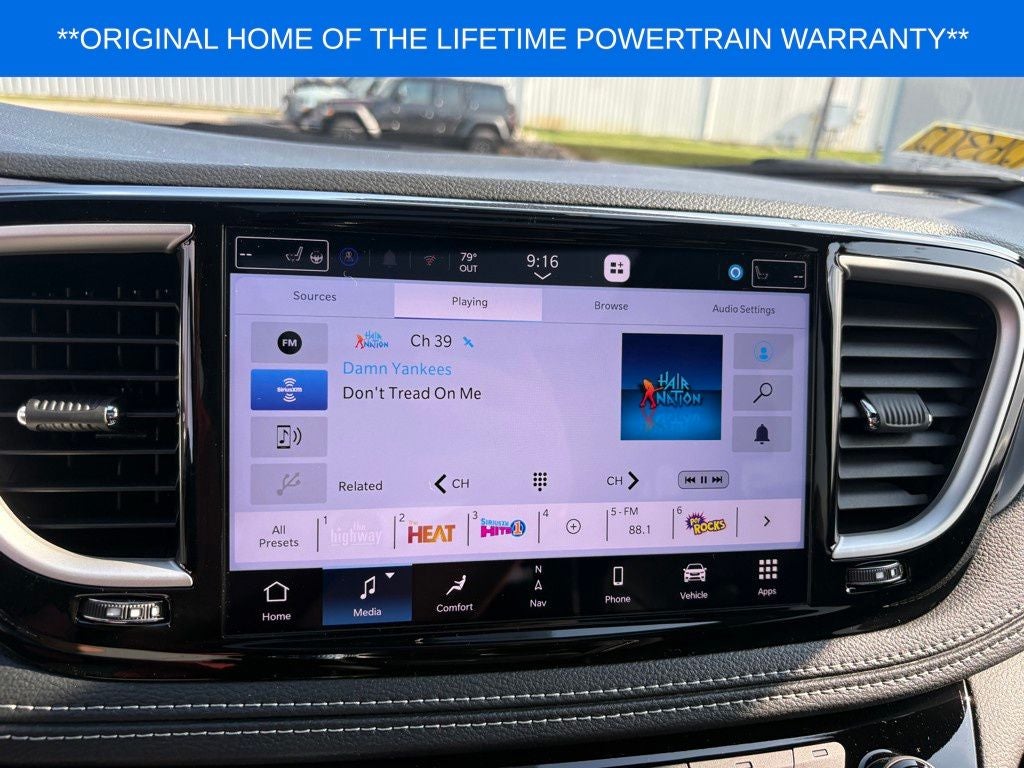 2027 Chrysler Pacifica Limited