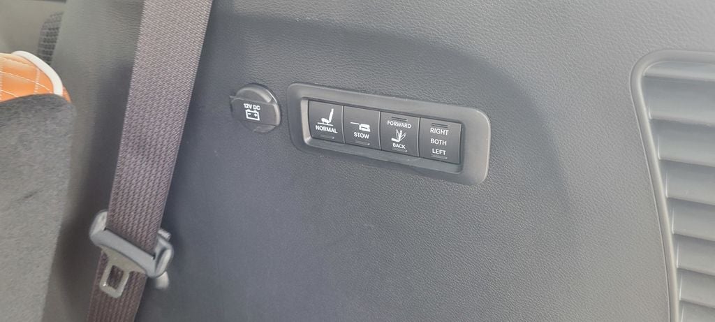 2025 Chrysler Pacifica Pinnacle