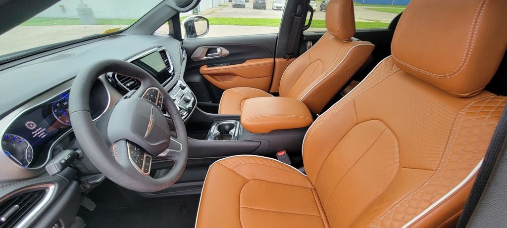 2025 Chrysler Pacifica Pinnacle