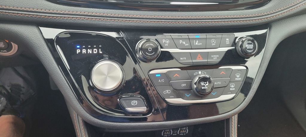 2025 Chrysler Pacifica Pinnacle