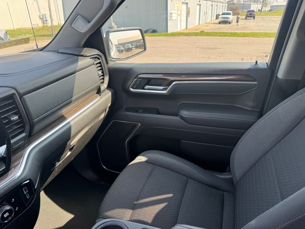 2025 Chevrolet Silverado 1500 LT LT1