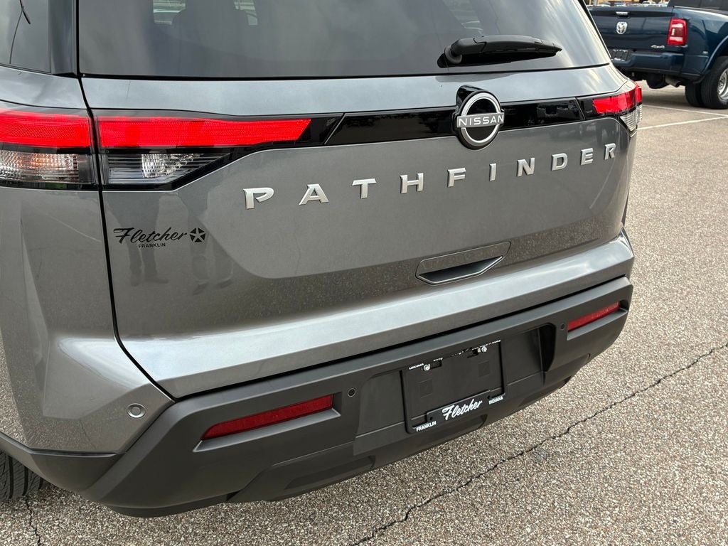 2025 Nissan Pathfinder SV