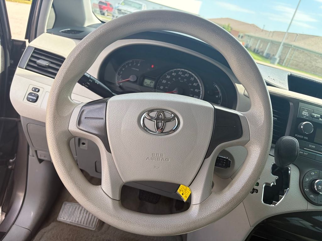 2014 Toyota Sienna L 7 Passenger