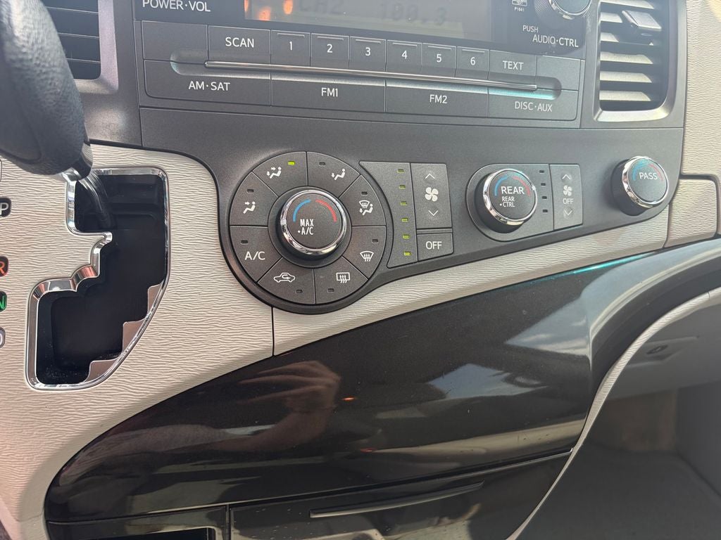 2014 Toyota Sienna L 7 Passenger