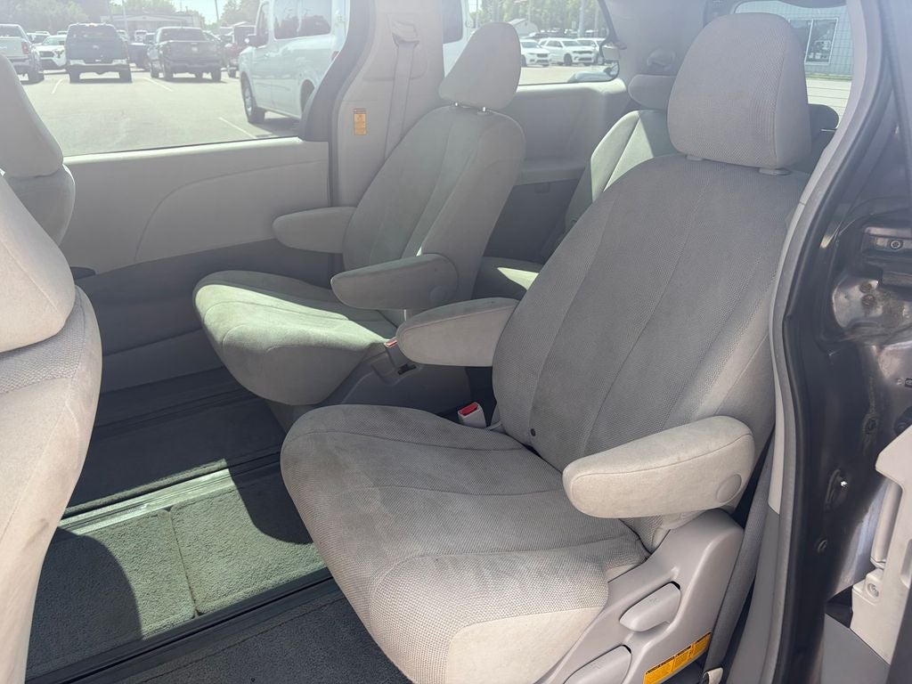 2014 Toyota Sienna L 7 Passenger