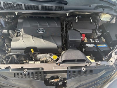 2014 Toyota Sienna L 7 Passenger