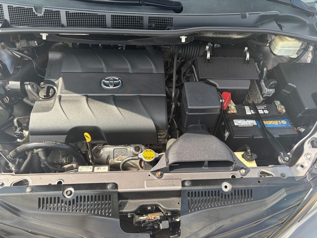 2014 Toyota Sienna L 7 Passenger